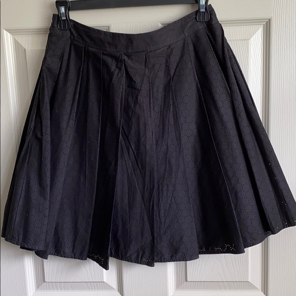 Michael Kors eyelet lasercut pleated skirt sz 2 - Picture 2 of 3